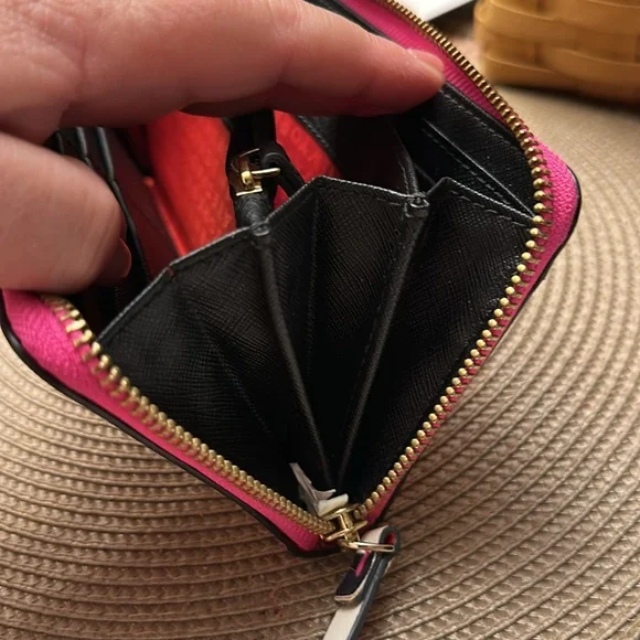 Kate Spade Wallet zip around lots pockets never used - Picture 5 of 8
